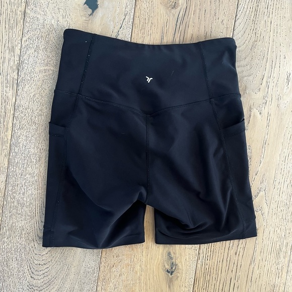 Old Navy High Rise Powersoft Bike Short 4” inch Women Medium Black Pockets - Picture 2 of 5